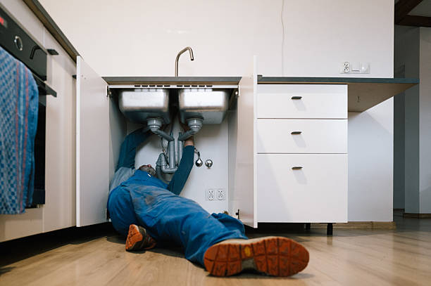 Professional Emergency Plumber technician working in Newport, NY